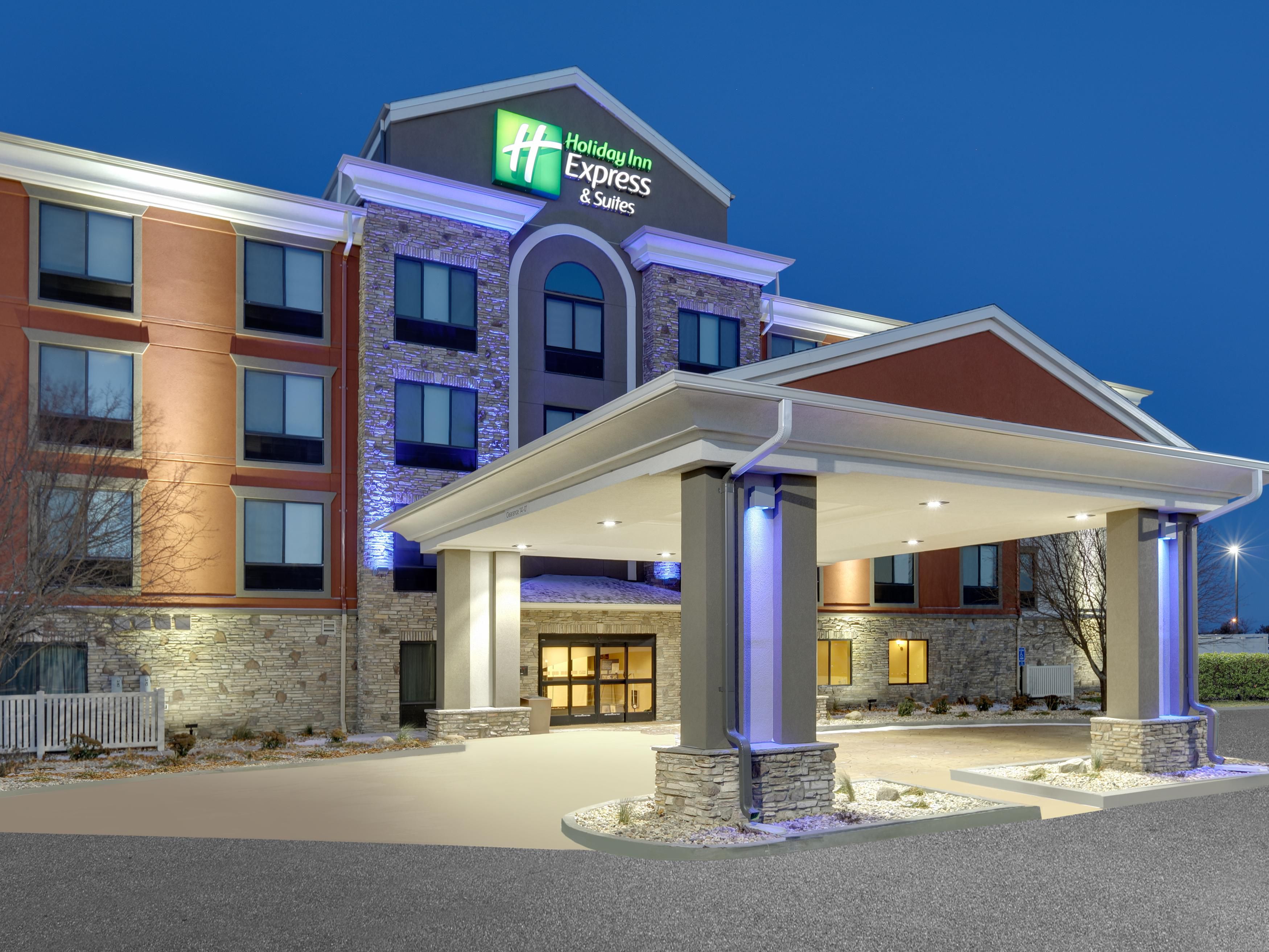 Mitchell Holiday Inn Express & Suites